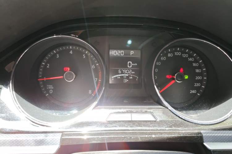 Used Volkswagen C-TREK 2018 1.5L Automatic Comfort Model Odometer Close Up