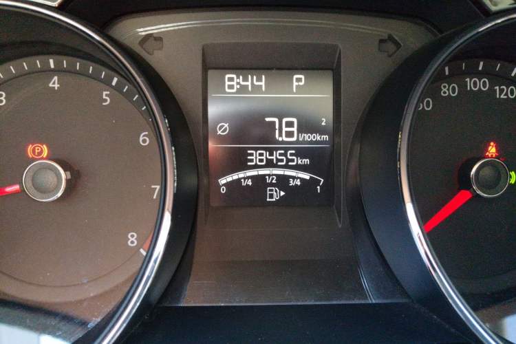 Used Volkswagen C-TREK 2018 230TSI DSG Comfort Model Odometer Close Up