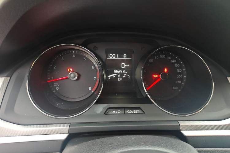 Used Volkswagen C-TREK 2018 1.5L Automatic Fashion Model Odometer Close Up