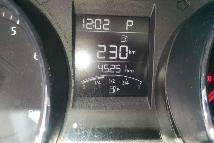 Used Volkswagen C-TREK 2018 230TSI DSG Luxury Version Odometer Close Up