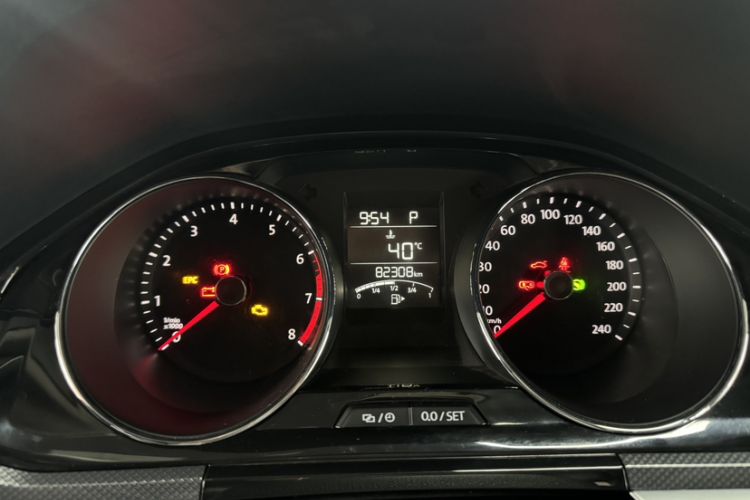 Used Volkswagen C-TREK 2018 230TSI DSG Comfort Model Odometer Close Up