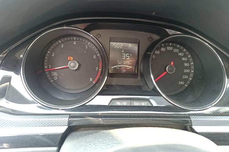 Used Volkswagen C-TREK 2018 230TSI DSG Comfort Model Odometer Close Up