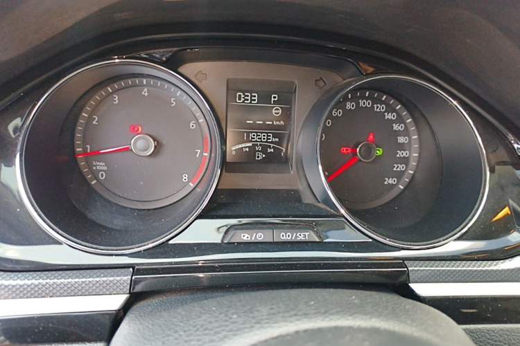Used Volkswagen C-TREK 2018 230TSI DSG Comfort Model Odometer Close Up