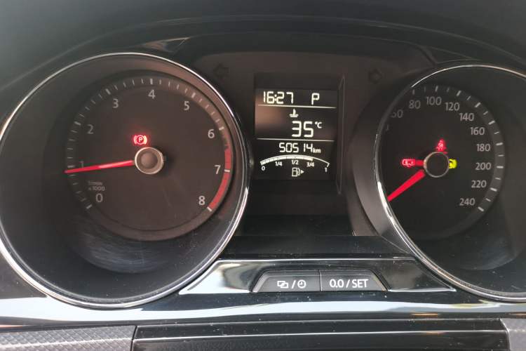 Used Volkswagen C-TREK 2018 1.5L Automatic Luxury Edition Odometer Close Up