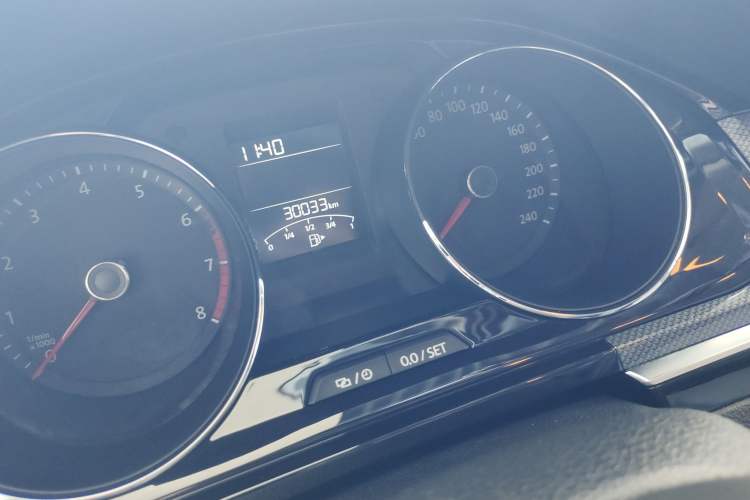 Used Volkswagen C-TREK 2018 230TSI DSG Comfort Model Odometer Close Up