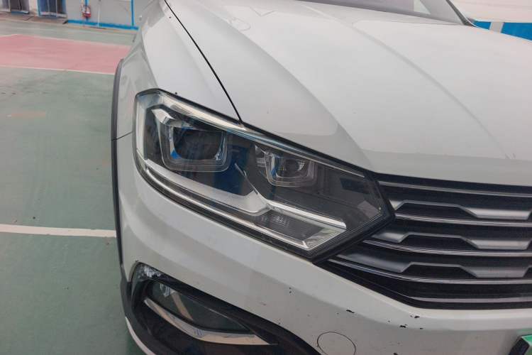 Used Volkswagen C-TREK 2018 230TSI DSG Comfort Model Right Front Headlight
