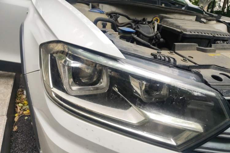 Used Volkswagen C-TREK 2018 1.5L Automatic Comfort Model Right Front Headlight