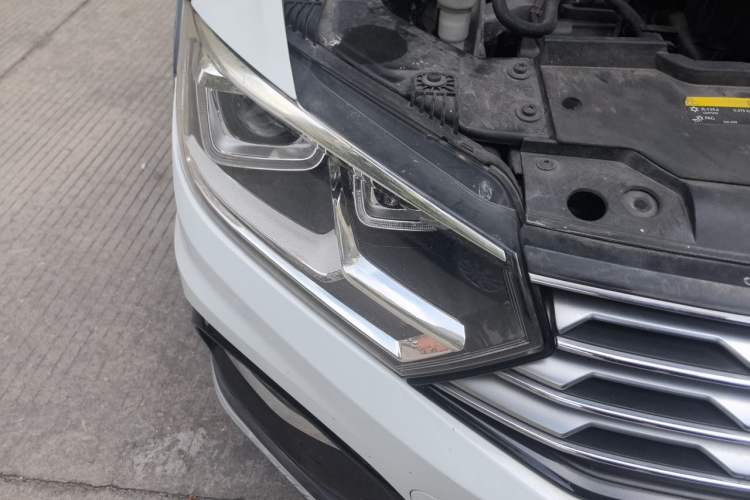 Used Volkswagen C-TREK 2018 1.5L Automatic Comfort Model Right Front Headlight