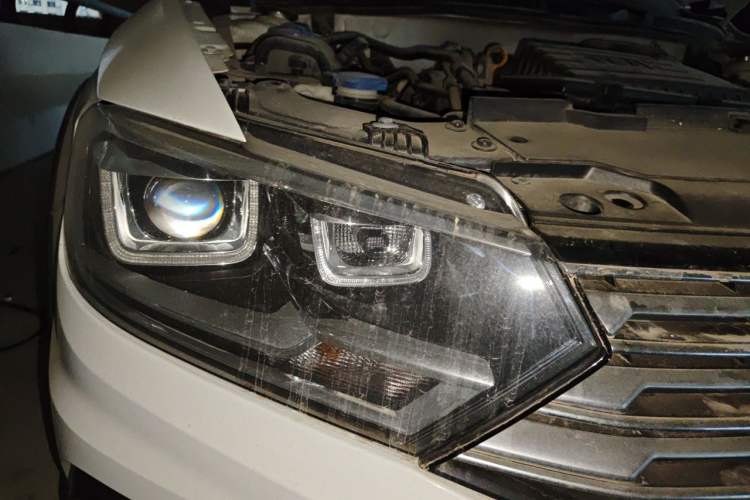 Used Volkswagen C-TREK 2018 230TSI DSG Comfort Model Right Front Headlight