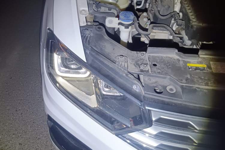 Used Volkswagen C-TREK 2018 1.5L Automatic Comfort Model Right Front Headlight