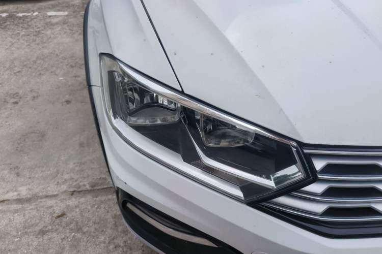 Used Volkswagen C-TREK 2018 230TSI DSG Comfort Model Right Front Headlight