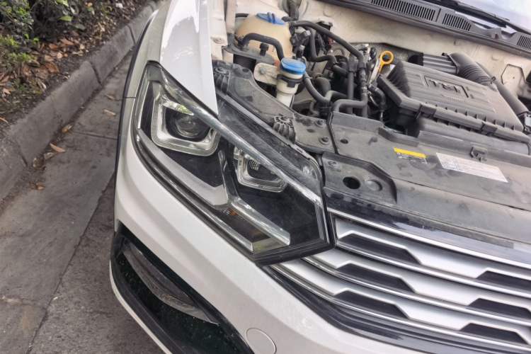 Used Volkswagen C-TREK 2018 230TSI DSG Comfort Model Right Front Headlight