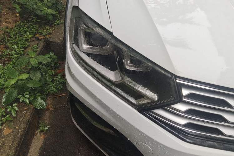 Used Volkswagen C-TREK 2018 230TSI Manual Comfort Version Right Front Headlight