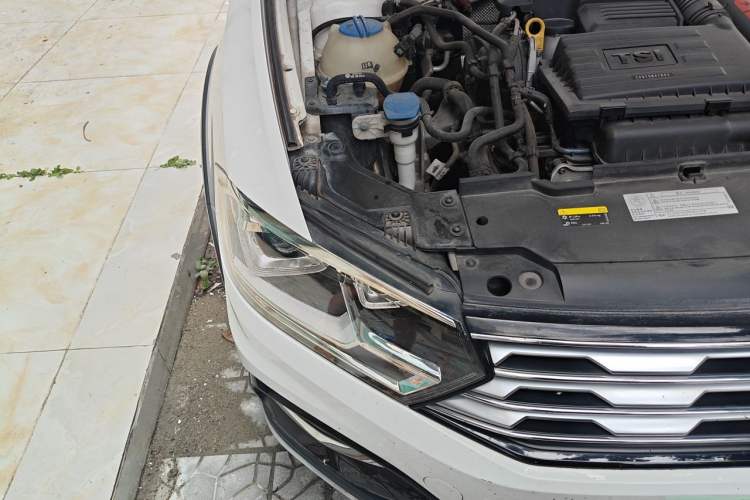 Used Volkswagen C-TREK 2018 230TSI DSG Comfort Model Right Front Headlight