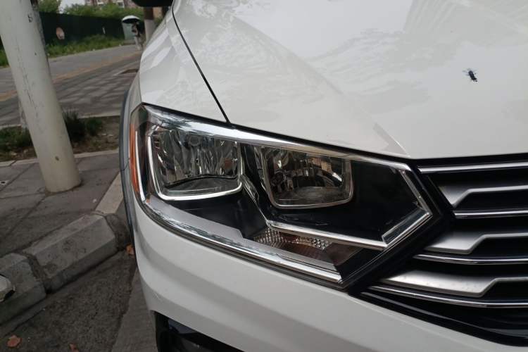 Used Volkswagen C-TREK 2018 1.5L Automatic Comfort Model Right Front Headlight