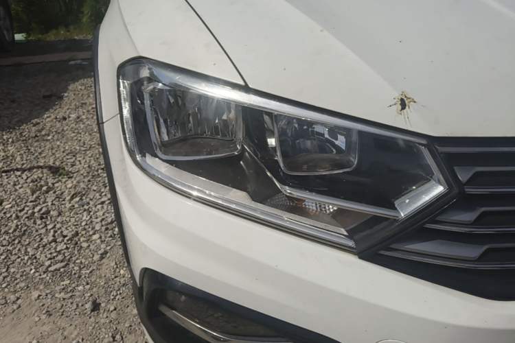 Used Volkswagen C-TREK 2018 1.5L Automatic Comfort Model Right Front Headlight