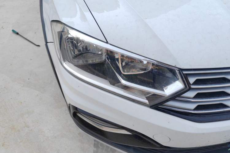 Used Volkswagen C-TREK 2018 1.5L Automatic Comfort Model Right Front Headlight