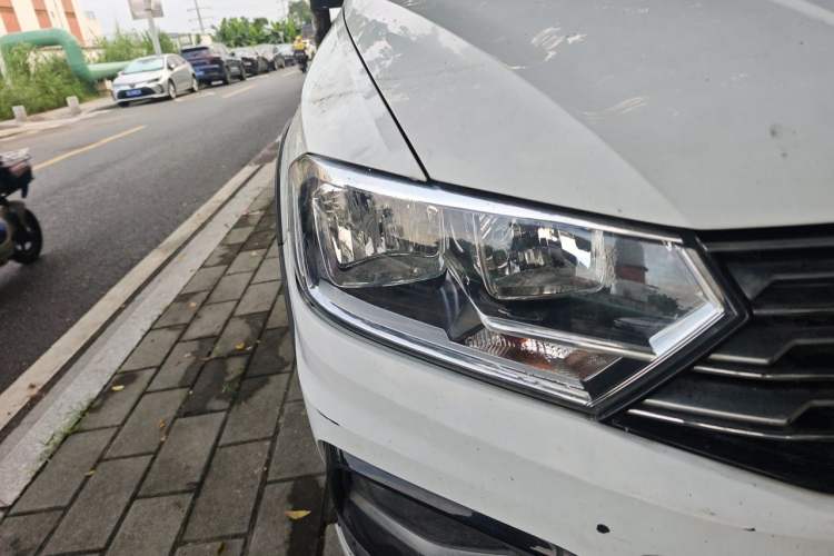 Used Volkswagen C-TREK 2018 1.5L Automatic Fashion Model Right Front Headlight