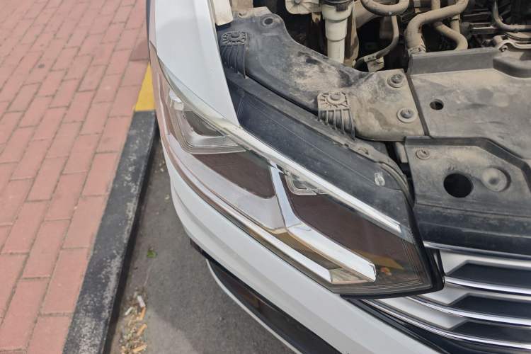 Used Volkswagen C-TREK 2018 230TSI DSG Comfort Model Right Front Headlight