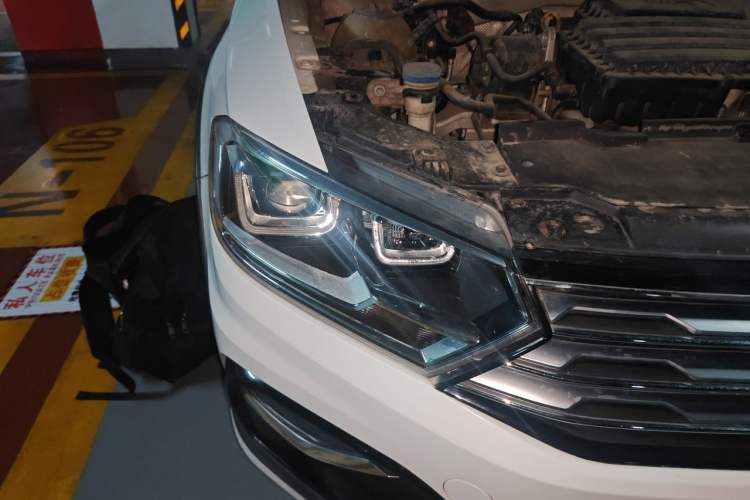 Used Volkswagen C-TREK 2018 1.5L Automatic Comfort Model Right Front Headlight
