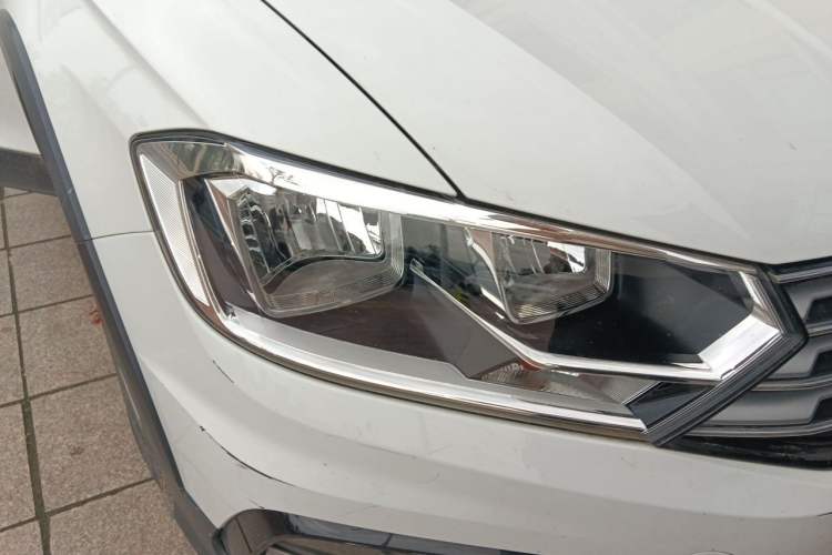Used Volkswagen C-TREK 2018 1.5L Manual Comfort Model Right Front Headlight