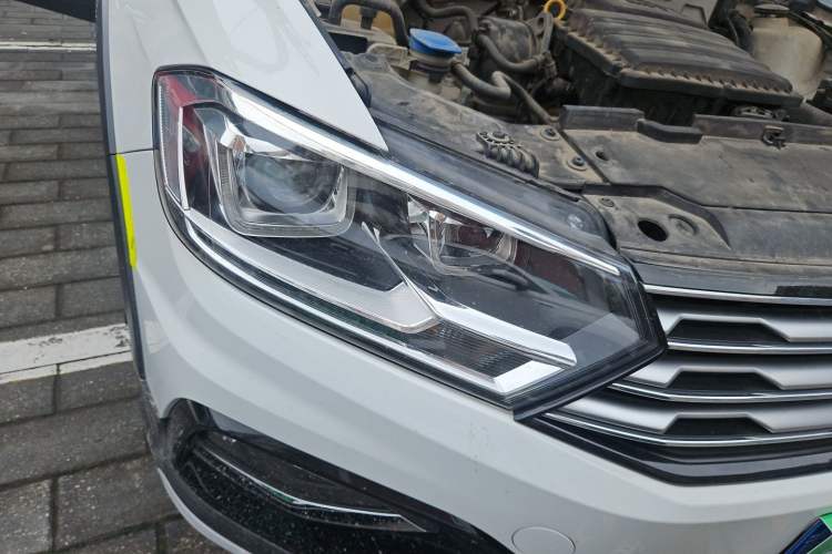 Used Volkswagen C-TREK 2018 1.5L Automatic Comfort Model Right Front Headlight