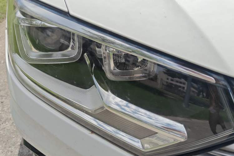 Used Volkswagen C-TREK 2018 230TSI DSG Comfort Model Right Front Headlight