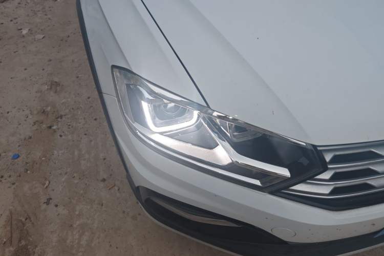 Used Volkswagen C-TREK 2018 1.5L Automatic Comfort Model Right Front Headlight