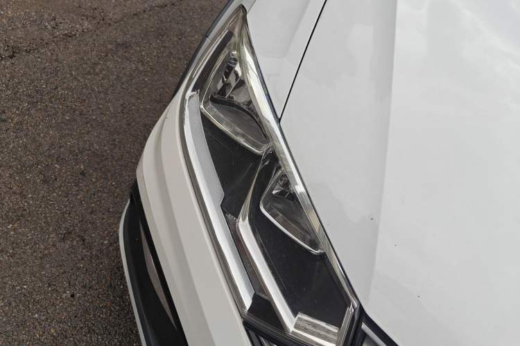 Used Volkswagen C-TREK 2018 1.5L Automatic Comfort Model Right Front Headlight