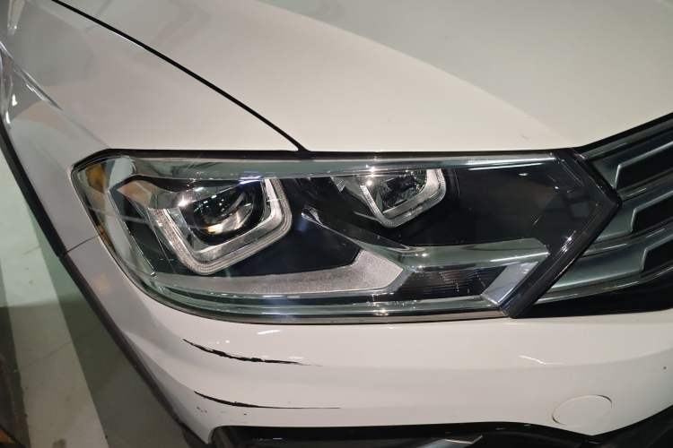 Used Volkswagen C-TREK 2018 1.5L Automatic Comfort Model Right Front Headlight