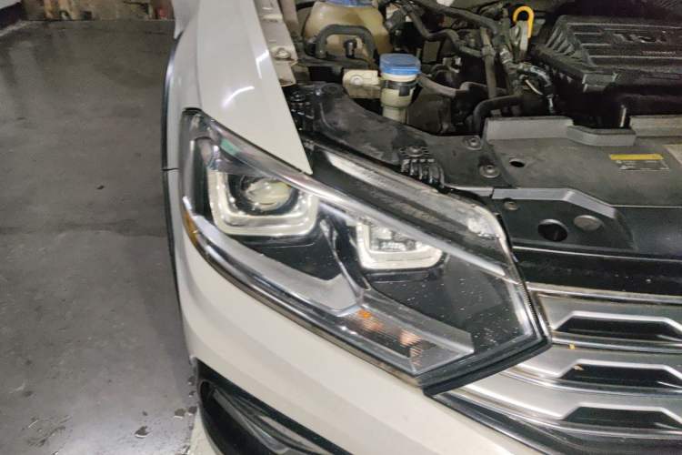 Used Volkswagen C-TREK 2018 230TSI DSG Comfort Model Right Front Headlight
