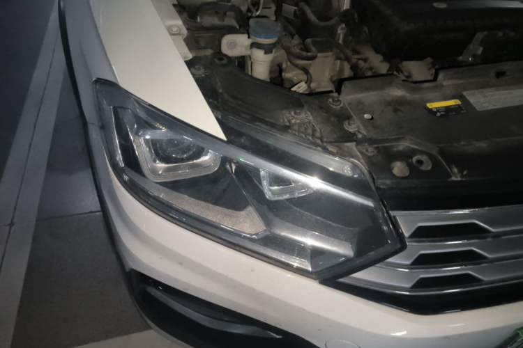 Used Volkswagen C-TREK 2018 1.5L Automatic Comfort Model Right Front Headlight