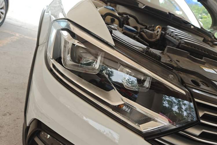 Used Volkswagen C-TREK 2018 1.5L Automatic Comfort Model Right Front Headlight