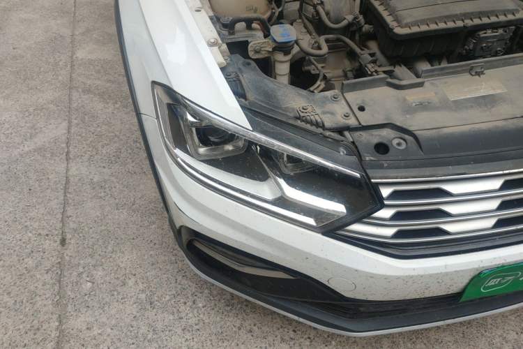 Used Volkswagen C-TREK 2018 1.5L Automatic Comfort Model Right Front Headlight