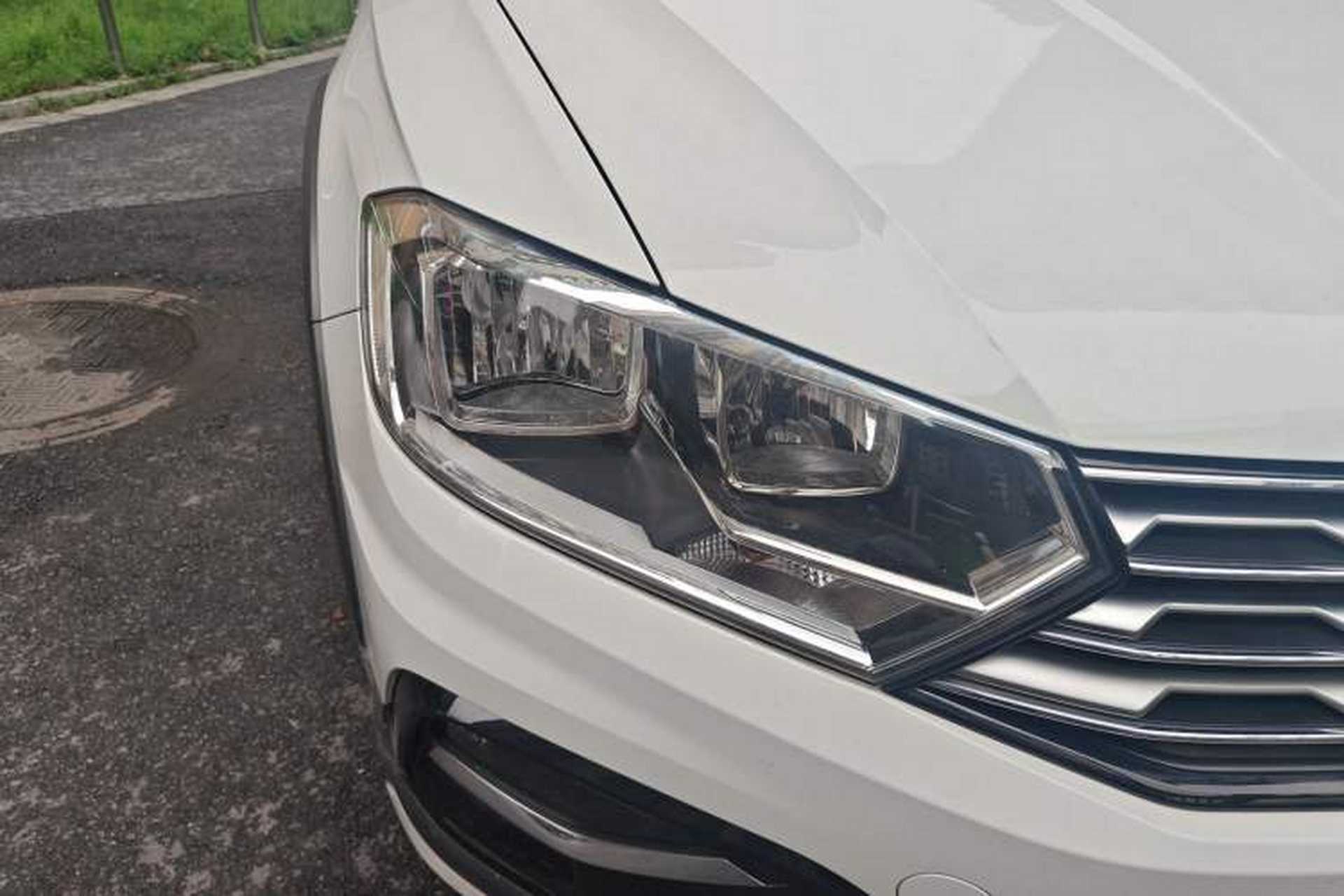 Used Volkswagen C-TREK 2018 1.5L Automatic Fashion Model Right Front Headlight