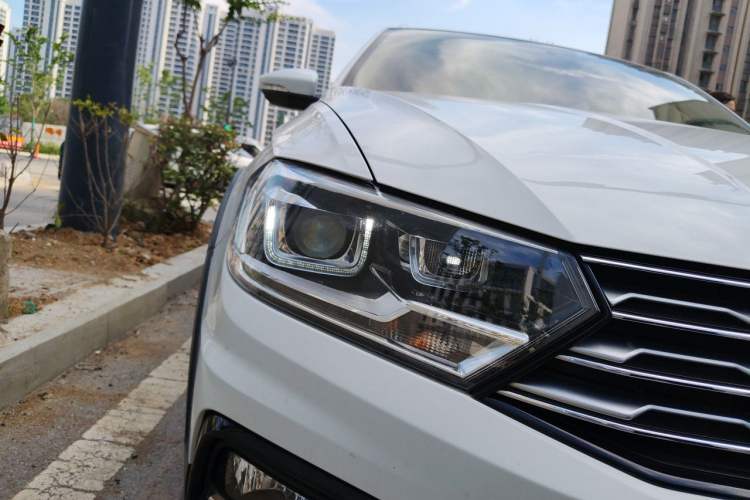 Used Volkswagen C-TREK 2018 1.5L Automatic Comfort Model Right Front Headlight