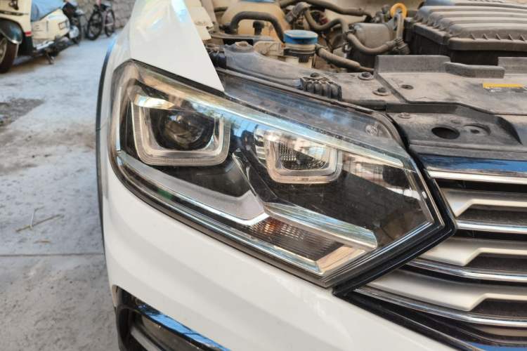 Used Volkswagen C-TREK 2018 1.5L Automatic Comfort Model Right Front Headlight