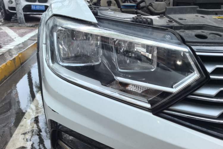 Used Volkswagen C-TREK 2018 1.5L Automatic Comfort Model Right Front Headlight