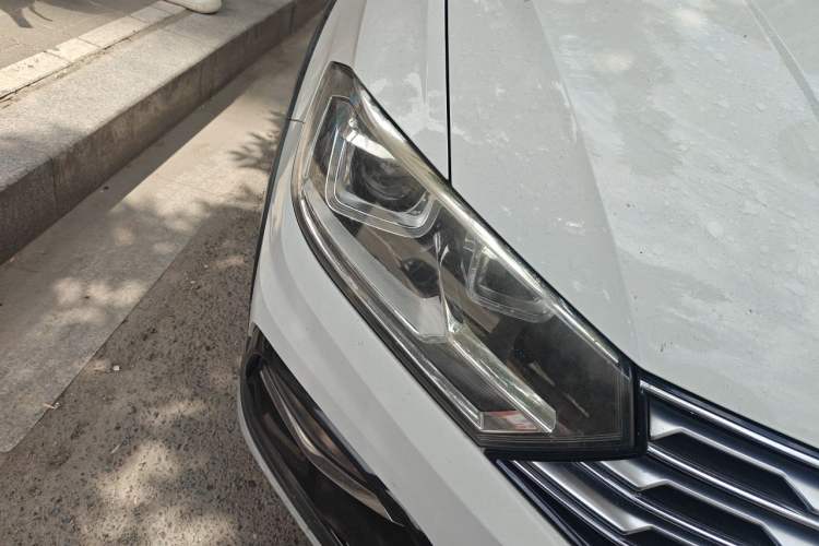 Used Volkswagen C-TREK 2018 1.5L Automatic Comfort Model Right Front Headlight