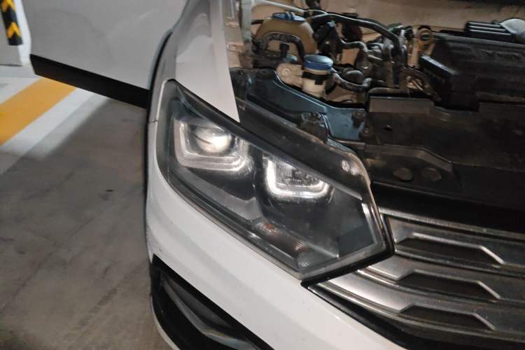 Used Volkswagen C-TREK 2018 230TSI DSG Comfort Model Right Front Headlight