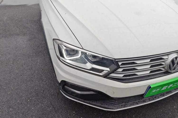 Used Volkswagen C-TREK 2018 1.5L Automatic Comfort Model Right Front Headlight