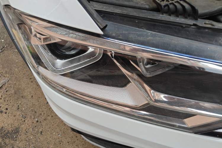 Used Volkswagen C-TREK 2018 1.5L Automatic Comfort Model Right Front Headlight