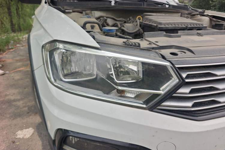 Used Volkswagen C-TREK 2018 1.5L Manual Comfort Model Right Front Headlight