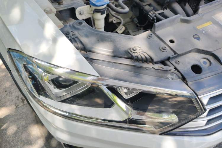 Used Volkswagen C-TREK 2018 1.5L Automatic Comfort Model Right Front Headlight