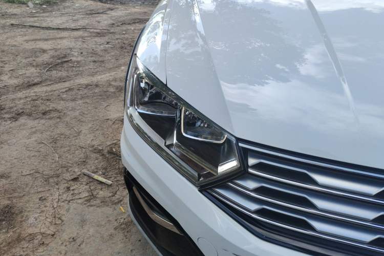 Used Volkswagen C-TREK 2018 1.5L Automatic Comfort Model Right Front Headlight