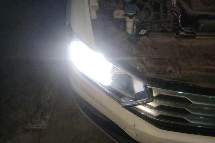 Used Volkswagen C-TREK 2018 230TSI DSG Comfort Model Right Front Headlight