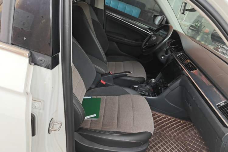 Used Volkswagen C-TREK 2018 1.5L Automatic Comfort Model Right Front Seat