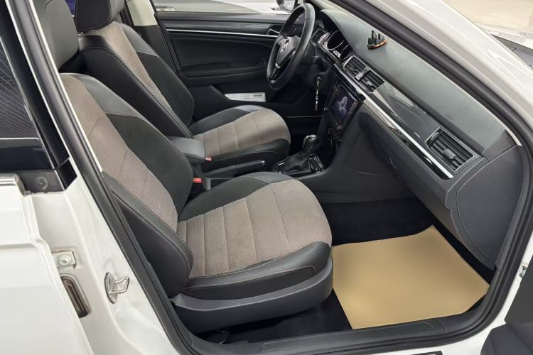 Used Volkswagen C-TREK 2018 1.5L Automatic Comfort Model Right Front Seat