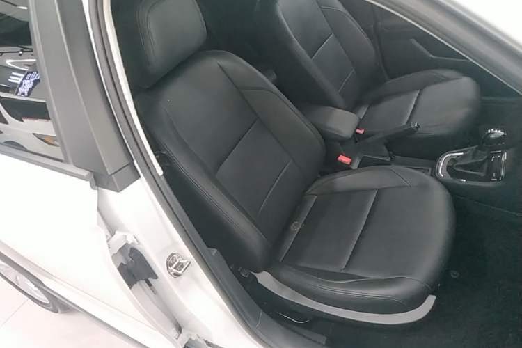 Used Volkswagen C-TREK 2018 1.5L Automatic Fashion Model Right Front Seat