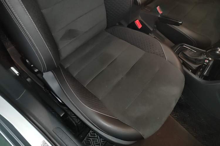 Used Volkswagen C-TREK 2018 230TSI DSG Luxury Version Right Front Seat